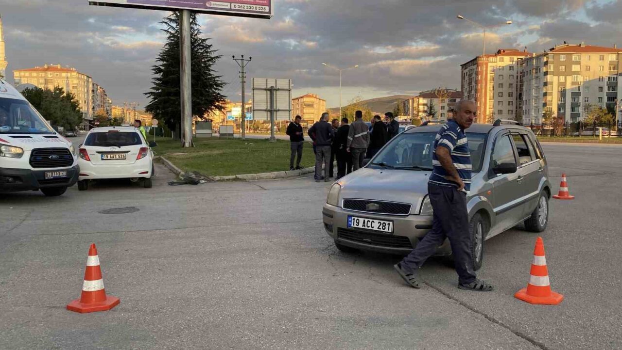 Çorum'da iki otomobilin çarpışması sonucu meydana gelen kazada, sürücü Serra