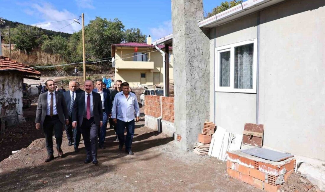 Çorum'un İskilip ilçesindeki yangında evleri yanan Ahmet Taş ve Şükrü