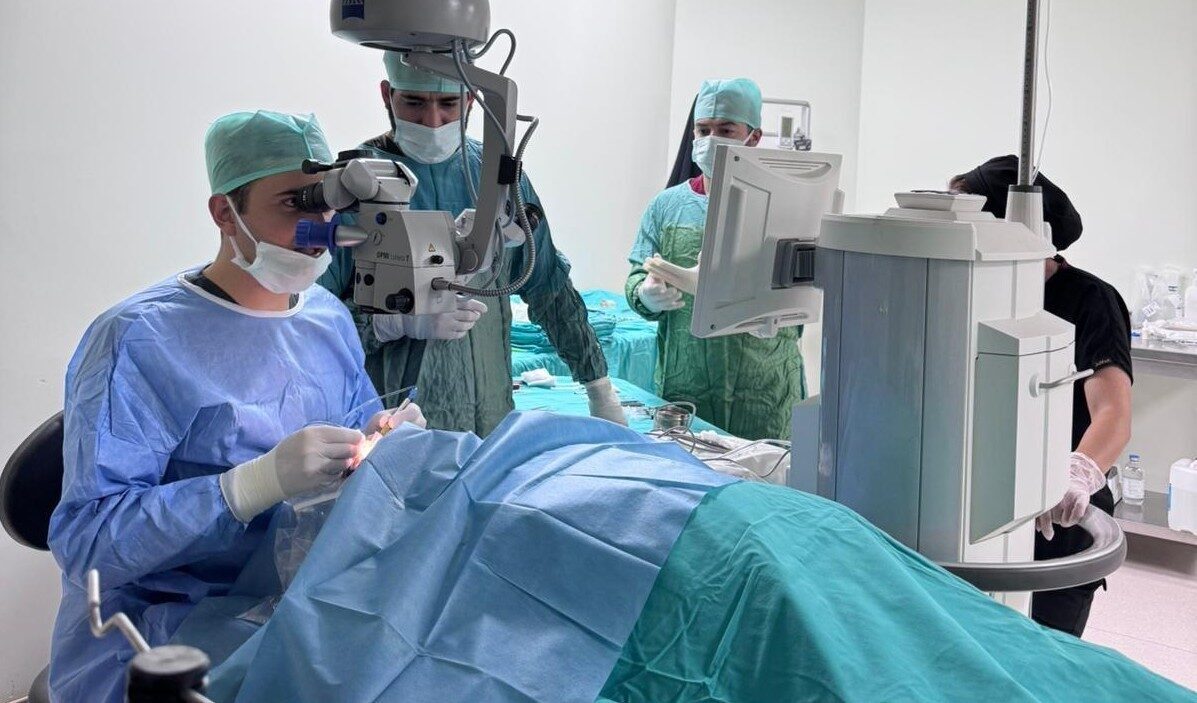 Hakkari'nin Çukurca Devlet Hastanesi, tarihinde ilk kez katarakt ameliyatı gerçekleştirerek