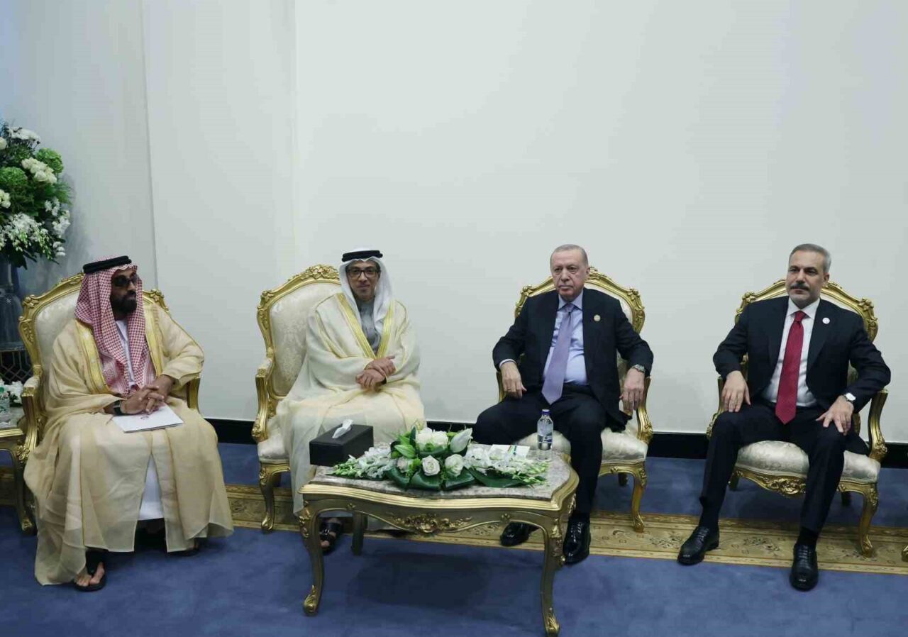 Cumhurbaşkanı Recep Tayyip Erdoğan, Mısır'daki Barış Zirvesi öncesi BAE Devlet