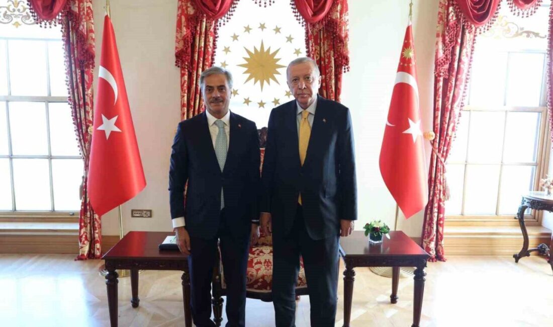 Yusuf Alemdar, Cumhurbaşkanı Erdoğan ile İstanbul’daki Konut Projesi Töreninde Kısa Bir Sohbet Gerçekleştirdi Sakarya Büyükşehir Belediye Başkanı Yusuf Alemdar, İstanbul'da düzenlenen "Yüzyılın Konut