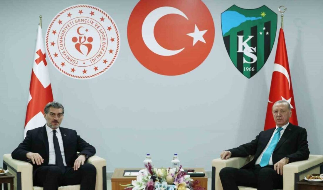Cumhurbaşkanı Erdoğan, Türkiye-Gürcistan maçının ardından Gürcistan lideri Kavelaşvili ile buluştu Cumhurbaşkanı Recep Tayyip Erdoğan, Türkiye ve Gürcistan milli futbol takımları
