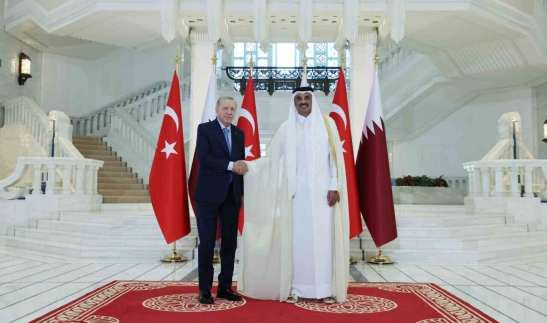 Cumhurbaşkanı Erdoğan, Doha’da Katar Emiri tarafından resmi törenle karşılandı Cumhurbaşkanı Recep Tayyip Erdoğan, Kuveyt ziyaretinin ardından Katar'ın Doha şehrine