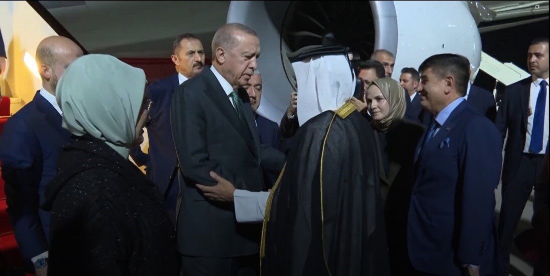 Cumhurbaşkanı Recep Tayyip Erdoğan, Kuveyt'teki resmi temaslarının ardından Katar'a geçti.