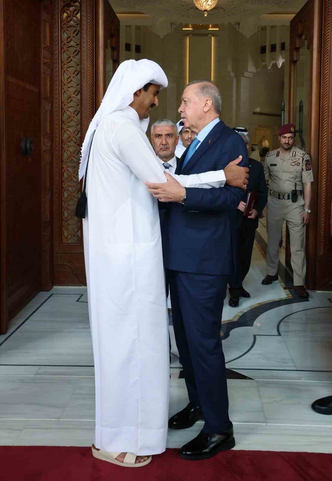 Cumhurbaşkanı Recep Tayyip Erdoğan, Katar'daki resmi ziyaretini tamamlayarak Umman'a hareket