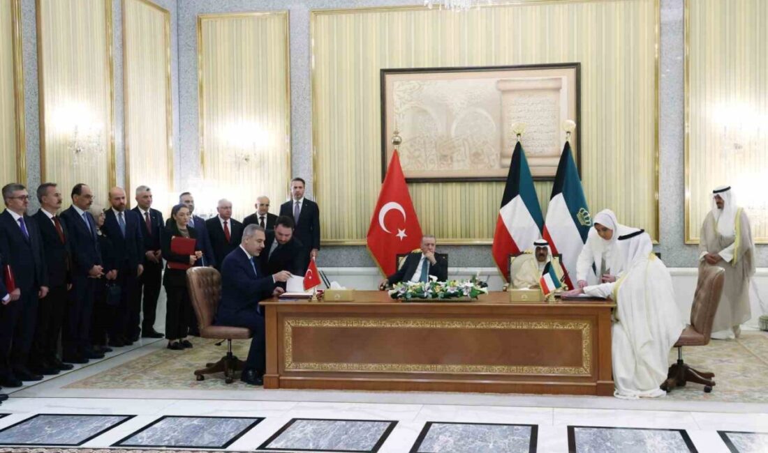 Cumhurbaşkanı Erdoğan, Kuveyt Emiri ile İki Ülke Arasındaki İş Birliğini Güçlendiren Anlaşmaları İmzaladı Cumhurbaşkanı Recep Tayyip Erdoğan, Kuveyt'te Şeyh Meşal el-Ahmed el-Cabir es-Sabah