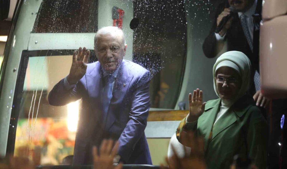 Cumhurbaşkanı Erdoğan, Rize’de Programlarına Başlayarak Heyelan Bölgelerini İnceleyecek Cumhurbaşkanı Recep Tayyip Erdoğan, Rize'ye gelerek meydana çıkan heyelan bölgelerini