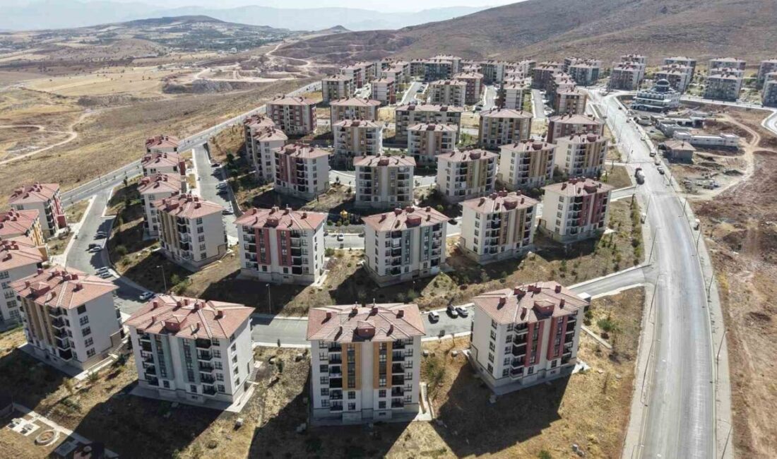 Cumhurbaşkanı Recep Tayyip Erdoğan'ın tanıttığı 500 bin konut projesinin Elazığ'daki