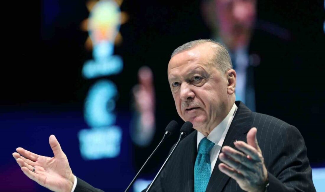 Cumhurbaşkanı Erdoğan: “Türkiye Geleceğini Belirliyor, Artık Küresel Bir Güç Olma Yolundayız” Cumhurbaşkanı Recep Tayyip Erdoğan, İstanbul'da düzenlenen Türkiye Yüzyılı Buluşmaları Kapanış