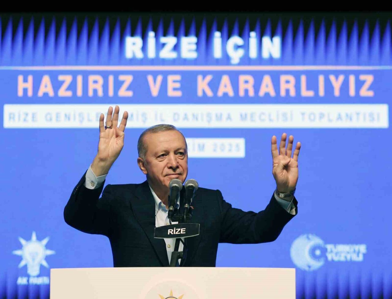 Cumhurbaşkanı Recep Tayyip Erdoğan, Rize'deki konuşmasında Türkiye'nin büyüklüğüne vurgu yaparak,