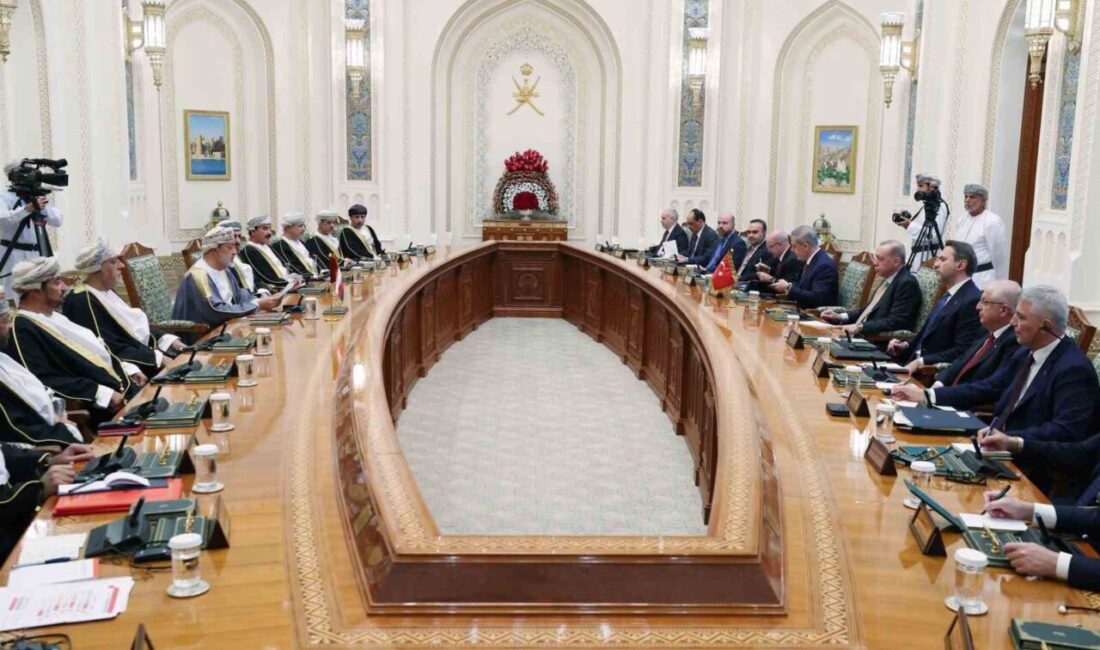 Cumhurbaşkanı Erdoğan, Umman’da Sultan Heysem ile Heyetlerarası Toplantı Gerçekleştirdi Cumhurbaşkanı Recep Tayyip Erdoğan, Körfez turunun final noktası olan Umman'da