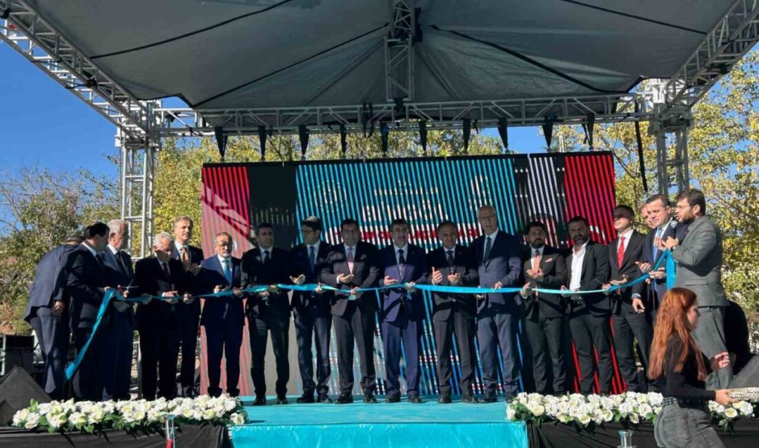 Cumhurbaşkanı Yardımcısı Cevdet Yılmaz, Bingöl'de Abdurrahim Özge Camii'nin açılışını yaptı