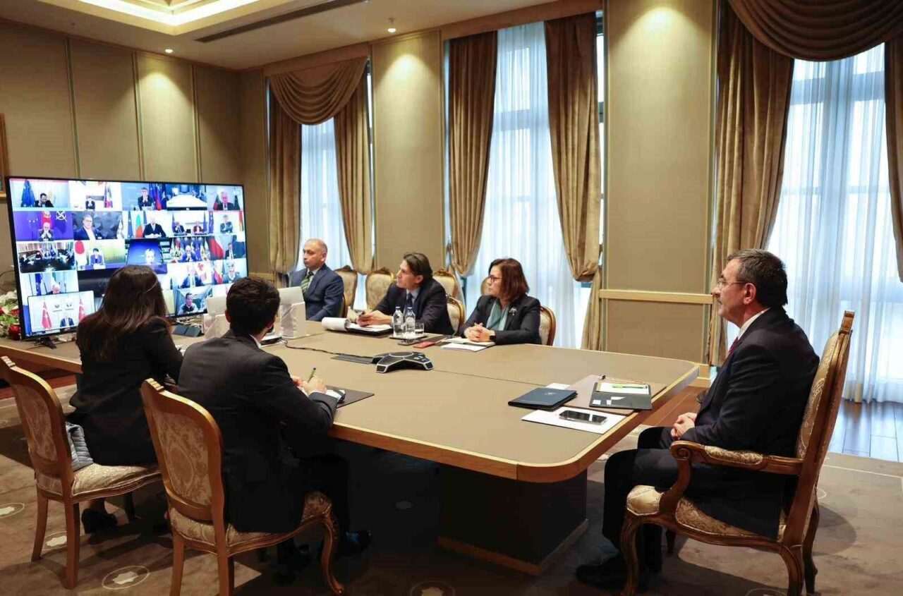 Cumhurbaşkanı Yardımcısı Cevdet Yılmaz, Cumhurbaşkanı Recep Tayyip Erdoğan'ı temsilen "Gönüllüler