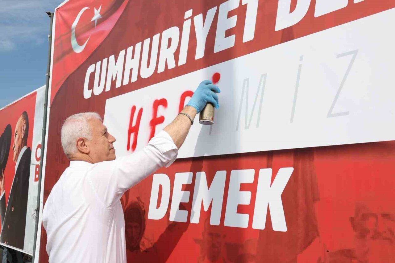 Bursa Büyükşehir Belediyesi, Cumhuriyet'in 102. yılı için "Cumhuriyet demek" kampanyasını