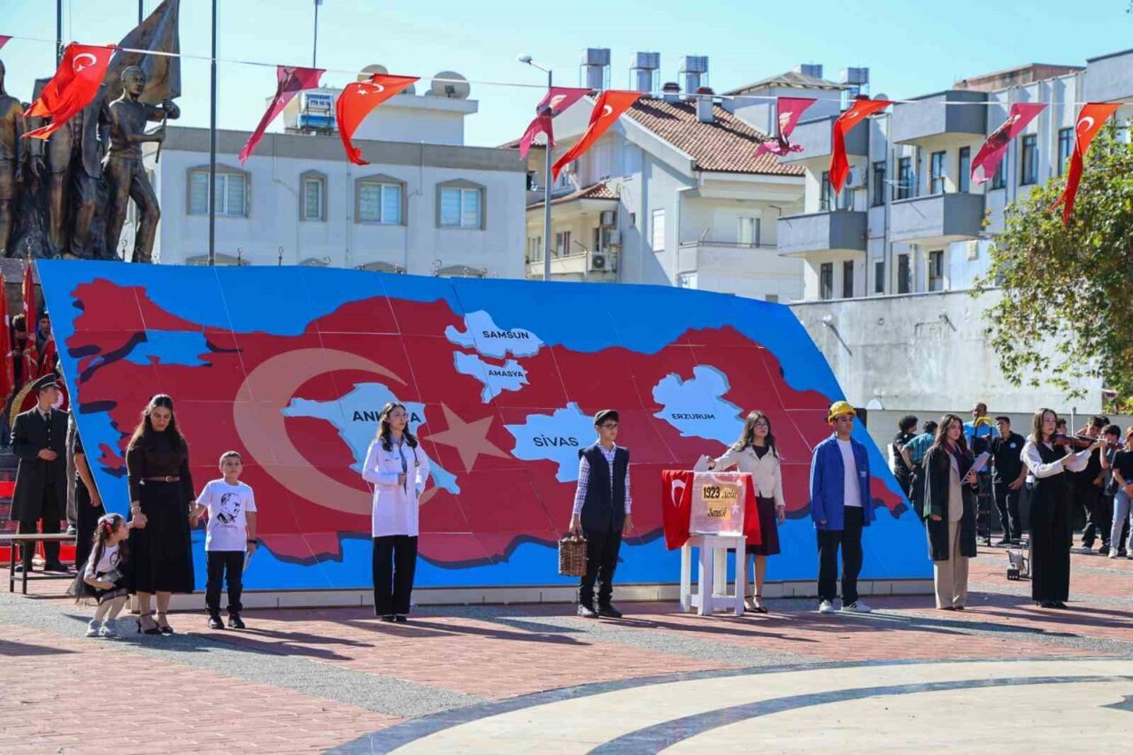 Manavgat, 29 Ekim Cumhuriyet Bayramı'nı 102. yıl dönümünde büyük bir