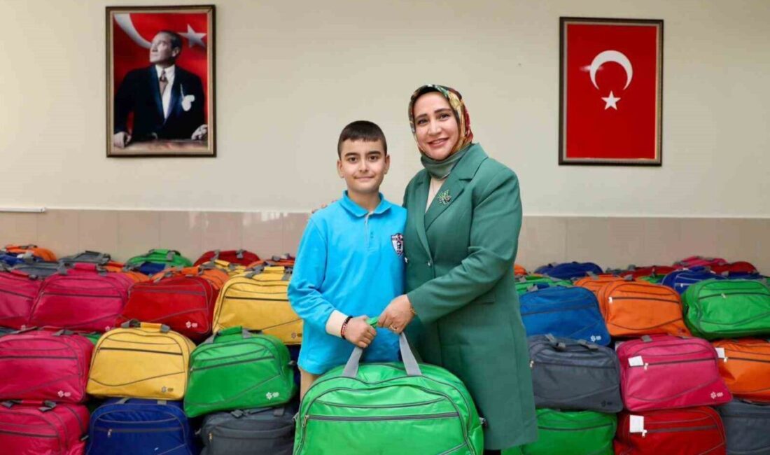 Niğde Merkez Atatürk Ortaokulu'nda Cumhuriyetin 102. yılı etkinlikleri çerçevesinde Ayhan