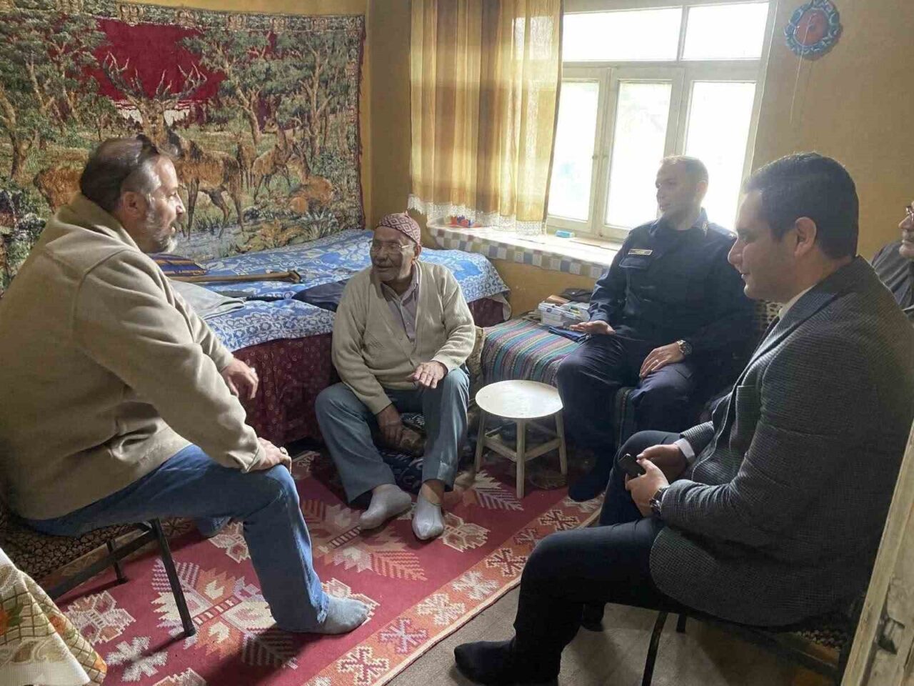 Osmaneli Kaymakamı Abdüssamed Kılıç, Cumhuriyet'in 102. yılı dolayısıyla ilçede yaşayan