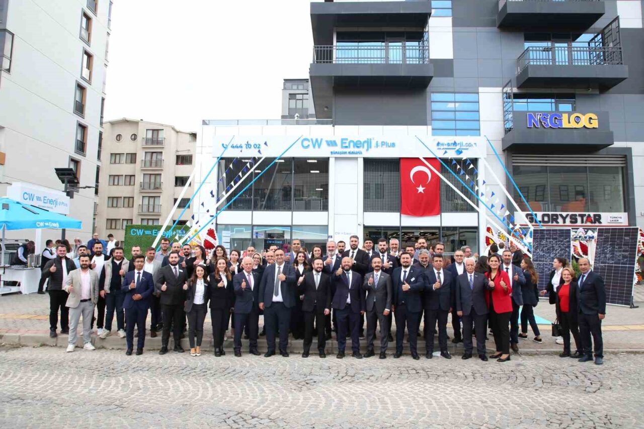 CW Enerji, Bursa'da açtığı yeni Plus Bayisi ile yenilenebilir enerji