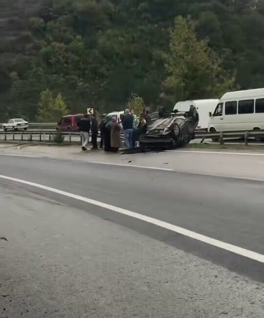 Sakarya'nın Serdivan ilçesinde D-100 kara yolunda M.B. yönetimindeki otomobil kontrolü