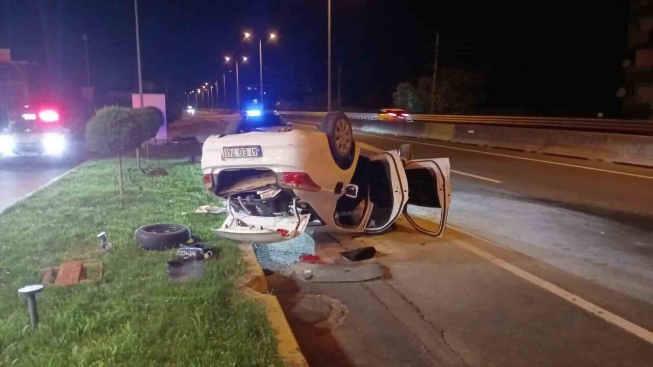 Karamürsel’de Kontrolden Çıkan Araç Bariyerlere Çarparak Takla Attı: 3 Yaralı