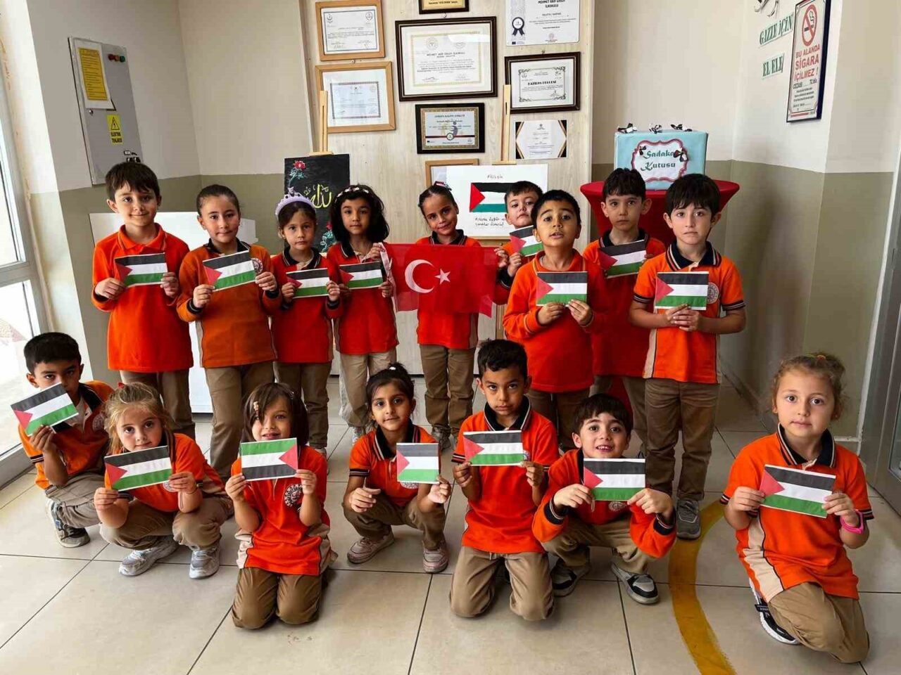 Malatya'nın Darende ilçesindeki Mehmet Akif Ersoy İlkokulu, Filistin'e destek için