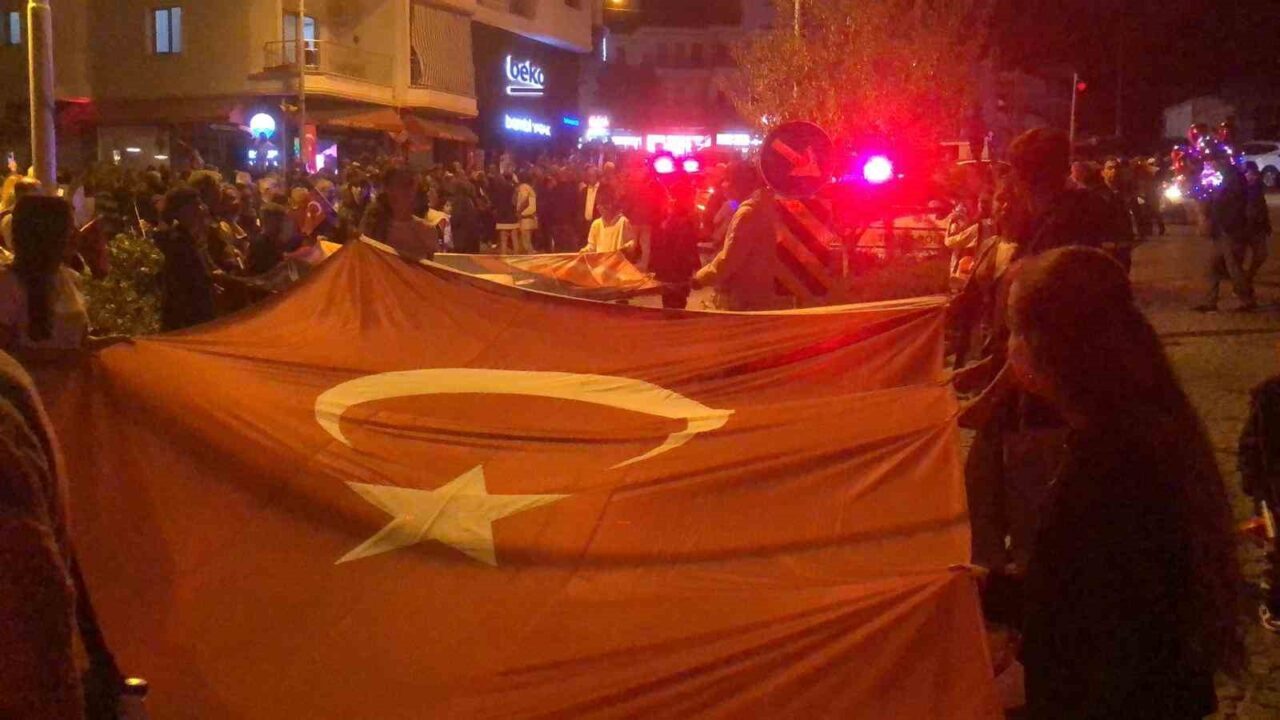 Cumhuriyet'in 102. yılı Datça'da coşkuyla kutlandı. Kaymakam Murat Atıcı öncülüğündeki