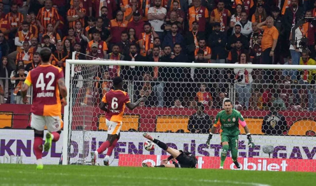 Galatasaray, Beşiktaş ile oynadığı derbide 34. dakikada Kolombiyalı futbolcu Davinson