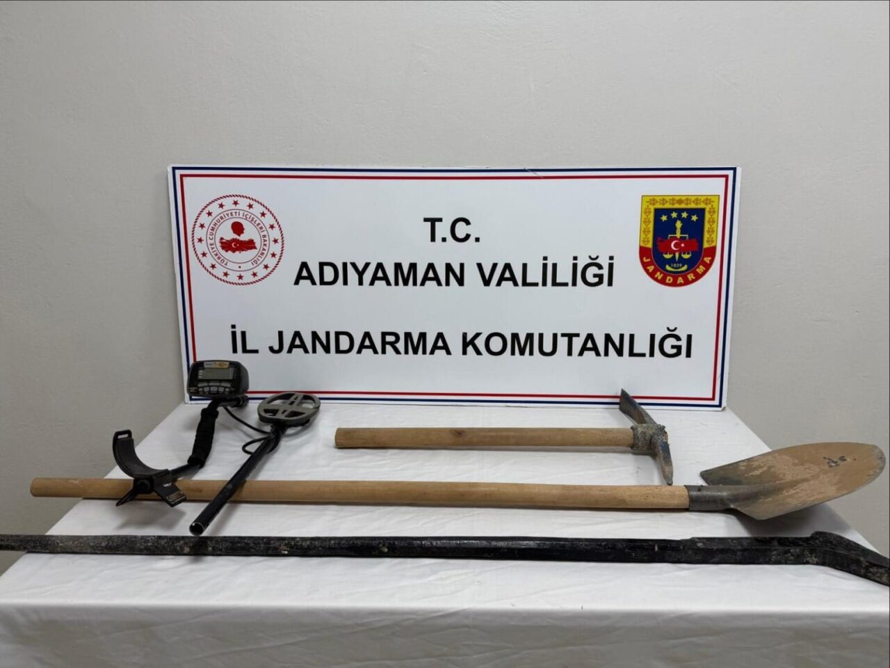 Adıyaman İl Jandarma Komutanlığı, tarihi eser bulmak amacıyla yasadışı kazı