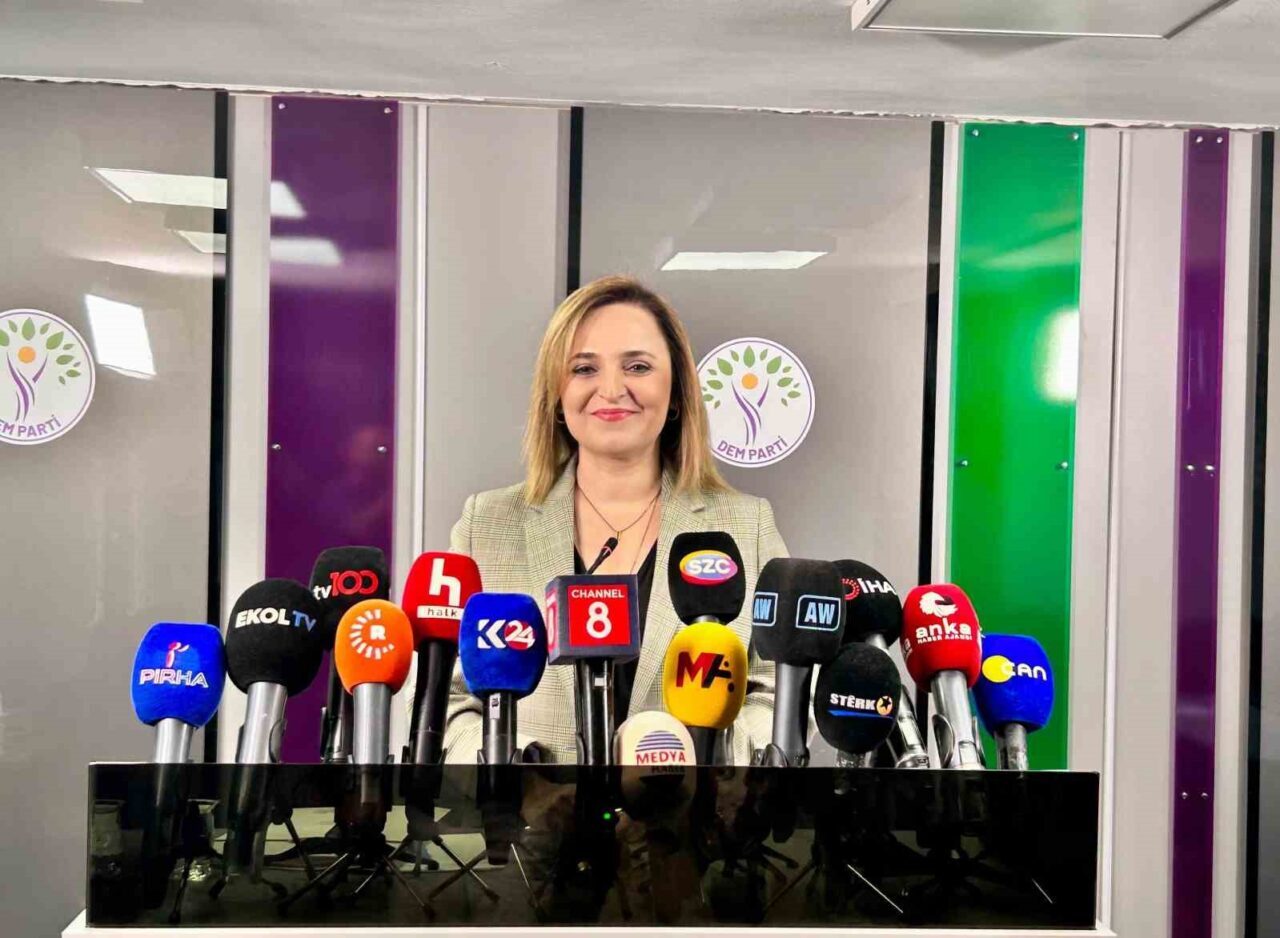 DEM Parti Sözcüsü Ayşegül Doğan, İsrail ve Hamas arasındaki anlaşmayı