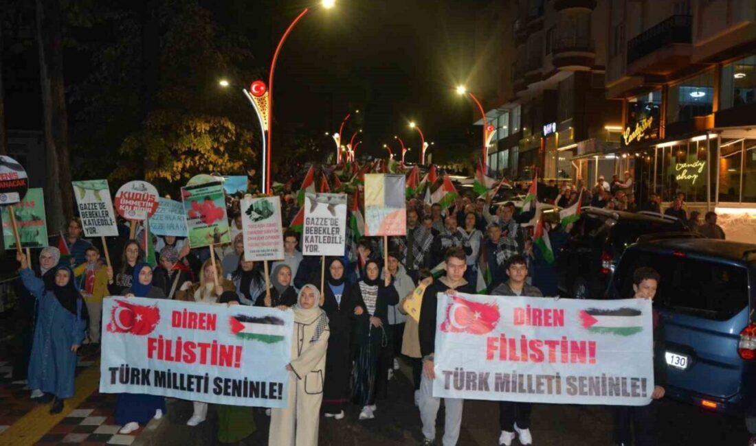 Manisa'nın Demirci ilçesinde, İsrail'in Gazze'ye yönelik saldırılarını protesto eden binlerce