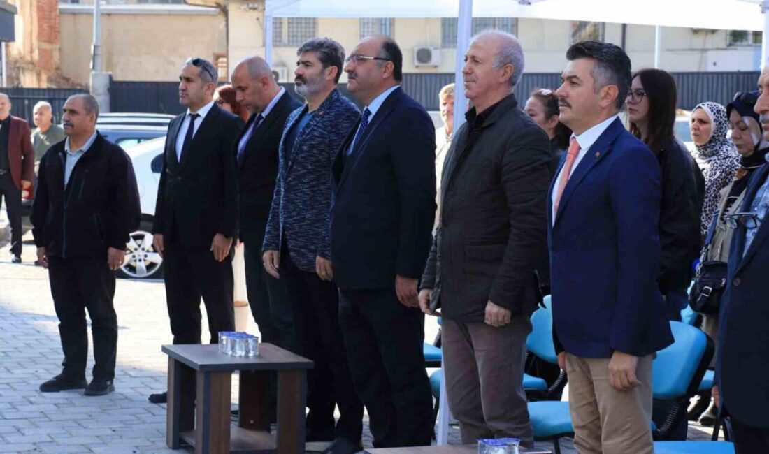 Bursa'da Demirtaşpaşa Mesleki ve Teknik Anadolu Lisesi'nde düzenlenen önlük giyme