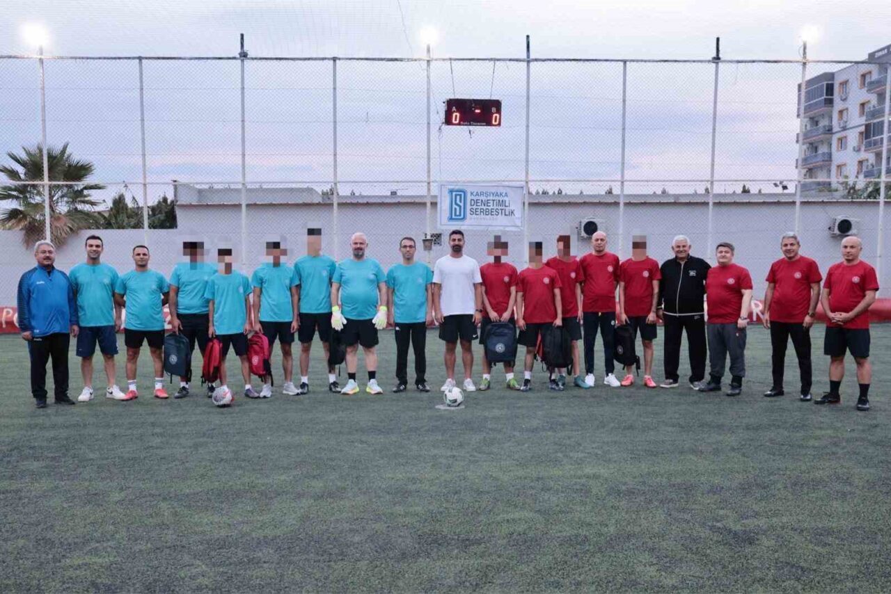 Menemen'de düzenlenen dostluk futbol maçında, denetimli serbestlikteki 14-18 yaş arası