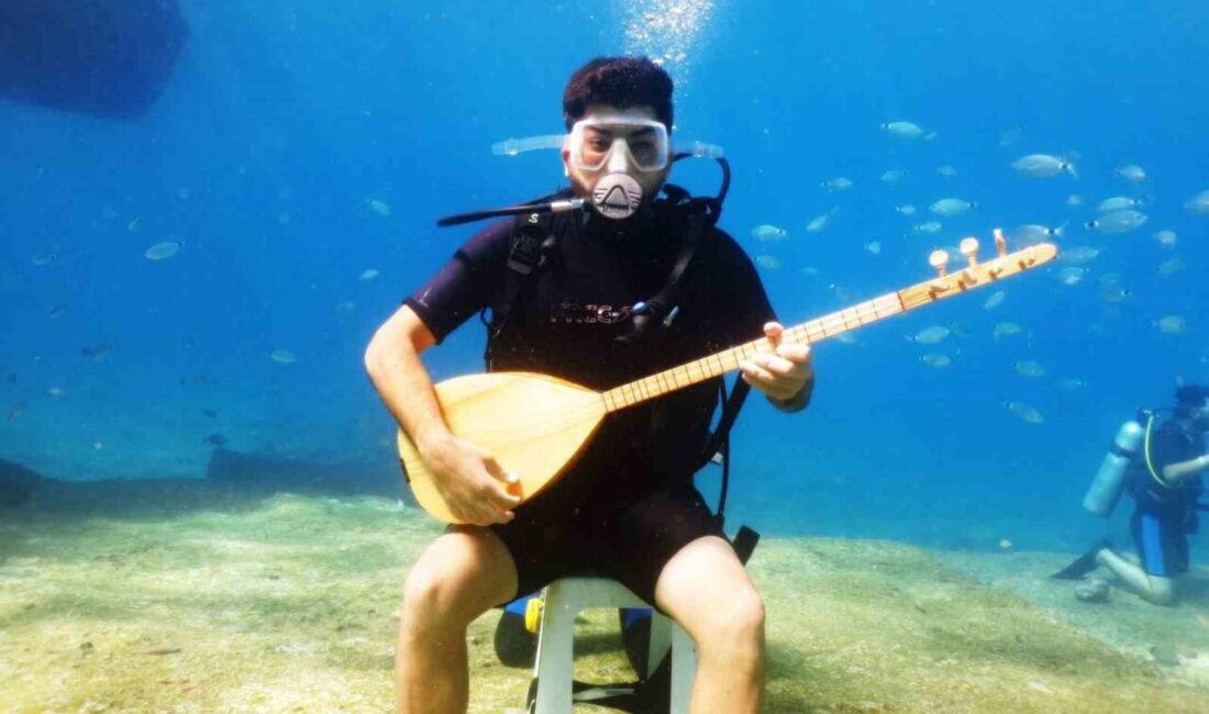 Fethiye’de deniz dibinde Türk Halk Müziği’ni yücelten sanatçı Yunus Koşar, ‘Halime Kız’ türküsünü seslendirdi Türk Halk Müziği sanatçısı Yunus Koşar, Fethiye'de dalış eğitmeni Önder