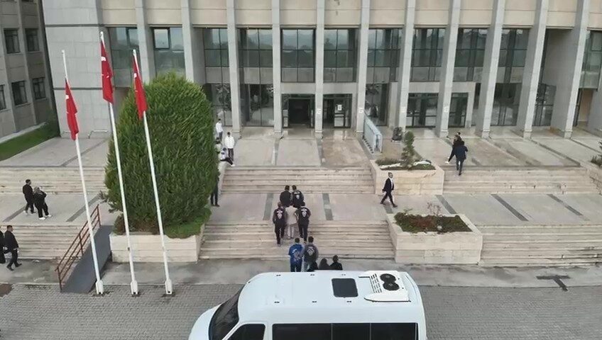 Denizli’de Yasa Dışı Bahisle İlgili Operasyonda 4 Şüpheli Tutuklandı Denizli'de gerçekleştirilen yasa dışı bahis operasyonunda 11 kişi gözaltına alındı,