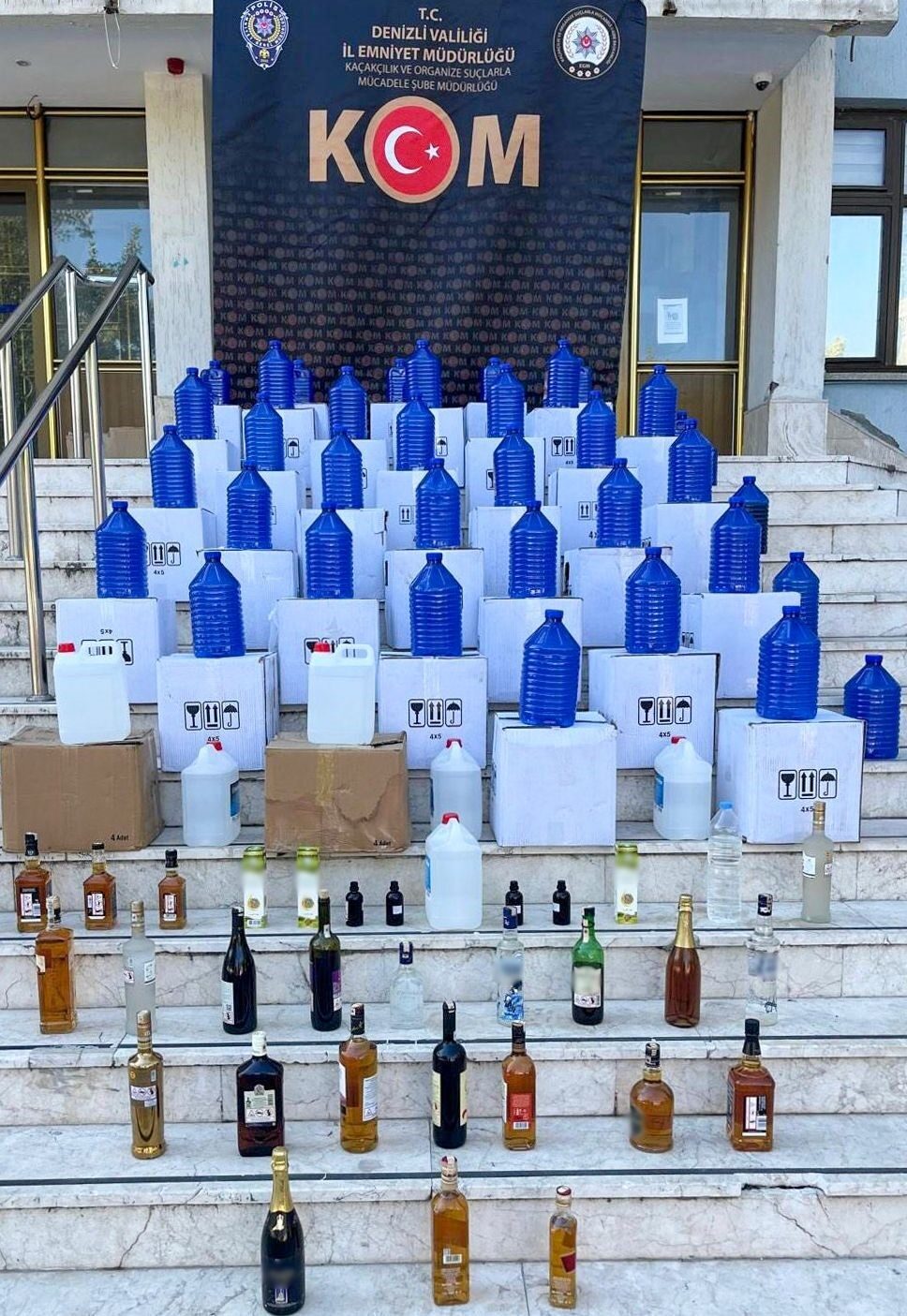 Denizli'de gerçekleştirilen operasyon sonucu, kaçak alkol üreten iki kişiye ait