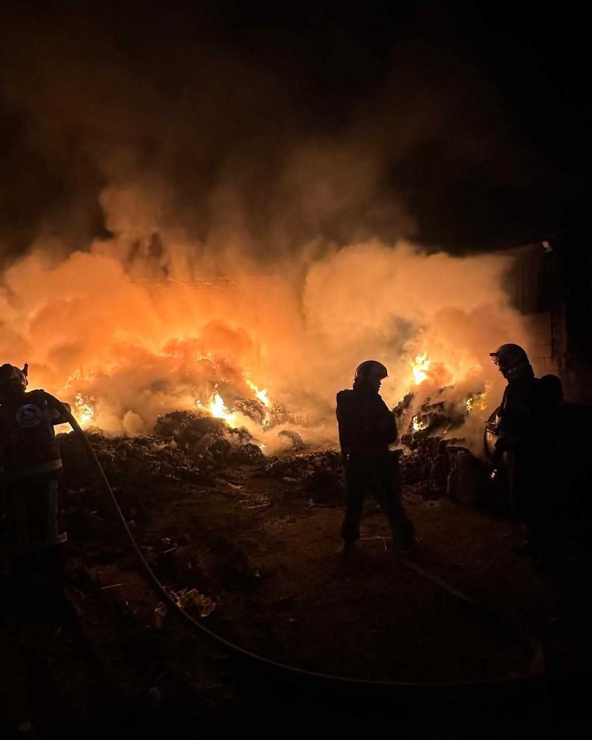 Denizli’nin Merkezefendi ilçesinde bulunan bir tekstil fabrikası, bilinmeyen bir nedenle