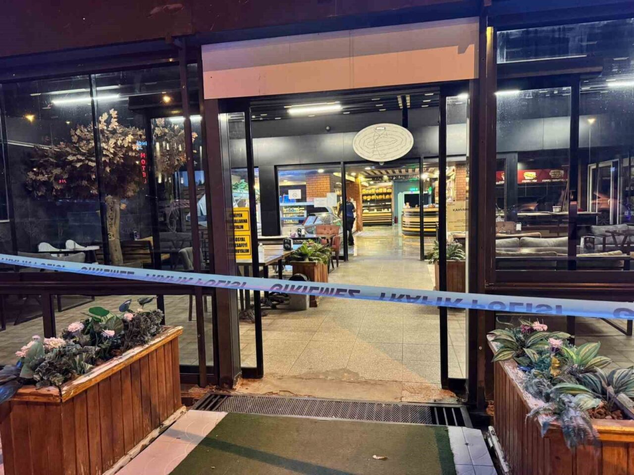 Denizli’nin Pamukkale ilçesinde eski iş yeri sahibi, yeni işletmeyi silahla