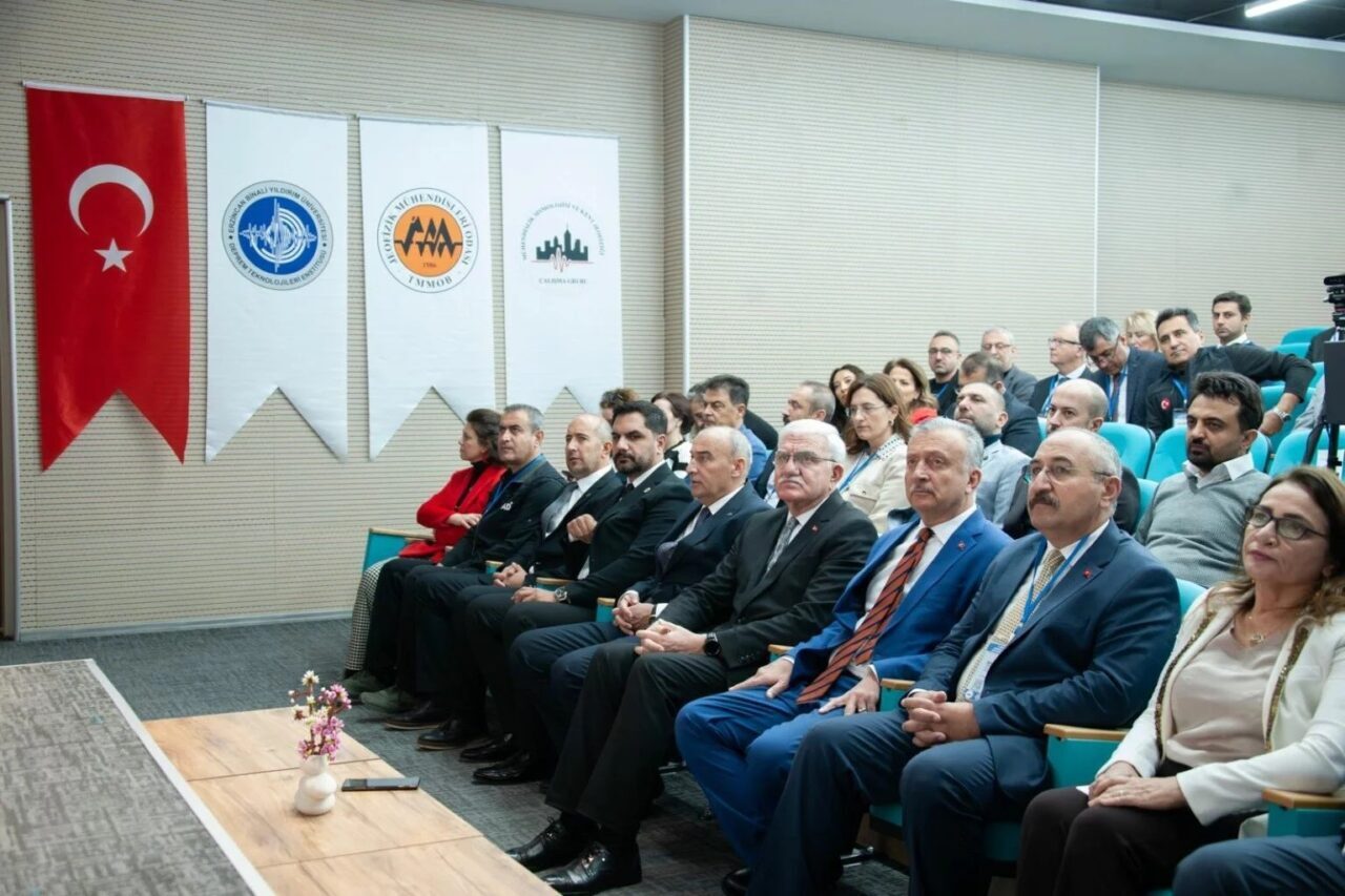 Erzincan Binali Yıldırım Üniversitesi'nde düzenlenen "1. Mühendislik Sismolojisi ve Kent