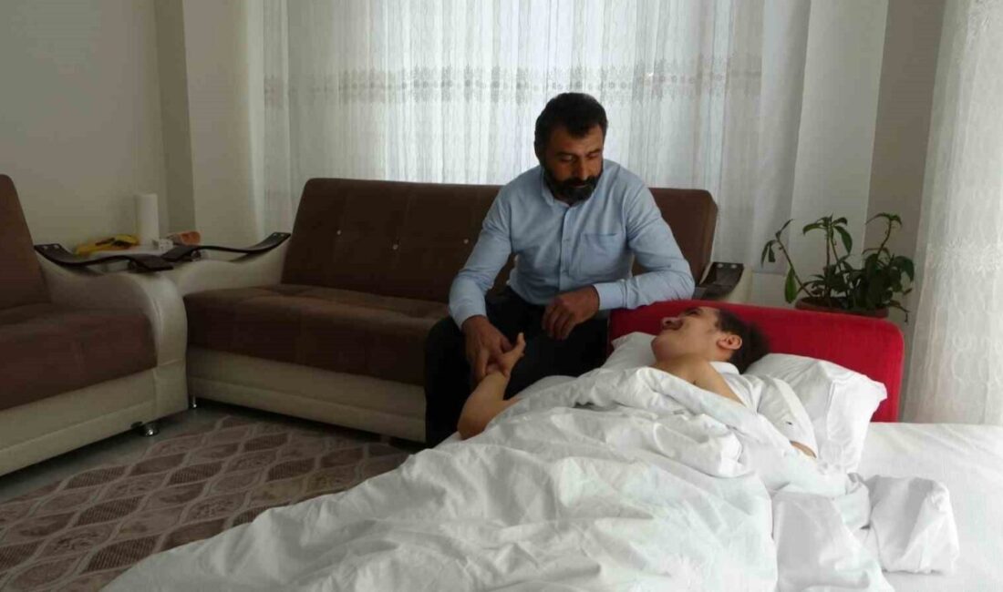 Malatya'da 6 Şubat depremlerinde baygınlık geçiren 18 yaşındaki Muhammed Kuzu,