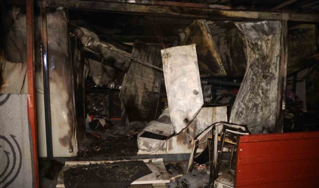 Hatay'ın Antakya ilçesindeki Narlıca Mahallesi'nde, depremzede bir ailenin yaşadığı konteyner