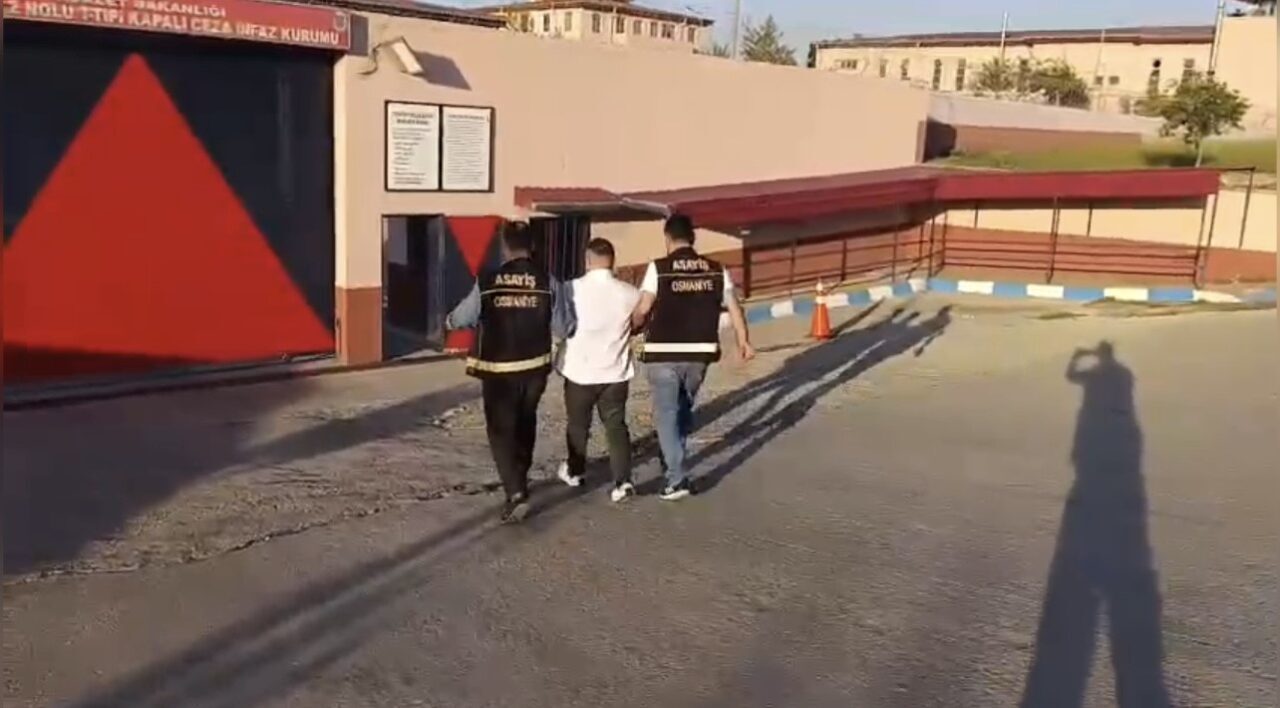 Osmaniye'de depremde zarar gören otomobilleri "change" yöntemiyle piyasaya süren 6