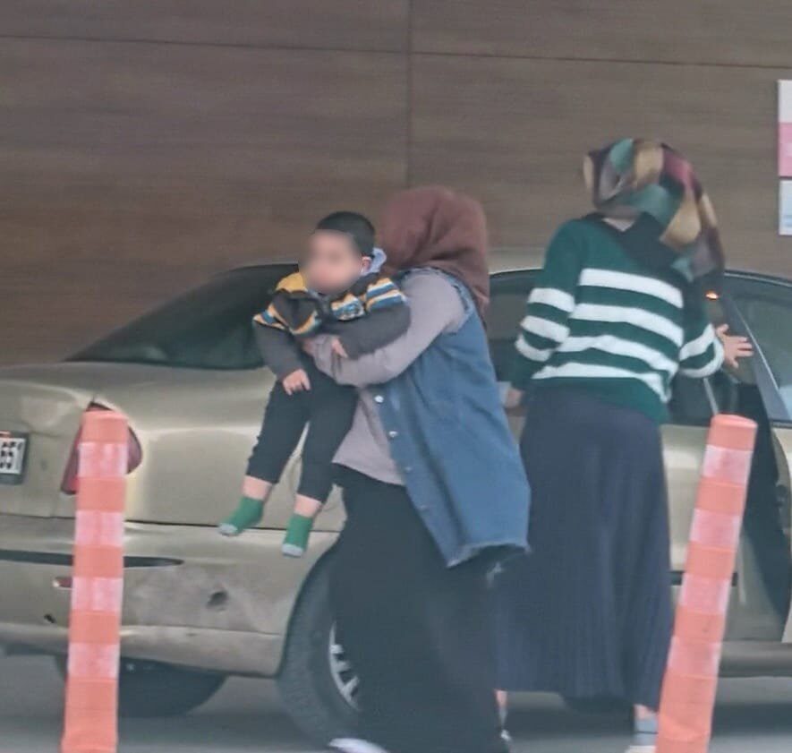 İnegöl'de 1 buçuk yaşındaki Y.Ç., mutfakta bulduğu bulaşık deterjanını yuttu.