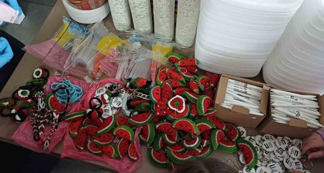 Devrek Kız Anadolu İmam Hatip Lisesi’nden Filistin’e Destek İçin Hayır Çarşısı Organize Edildi Zonguldak'ın Devrek ilçesinde, Devrek Kız Anadolu İmam Hatip Lisesi tarafından