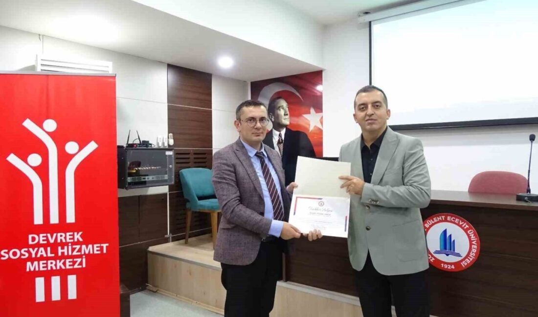 Devrek’te Öğrencilere Kadına Yönelik Şiddetle Mücadele Semineri Düzenlendi Zonguldak'ın Devrek ilçesinde Kaymakamlık, Devrek Meslek Yüksekokulu'nda öğrencilere kadına yönelik