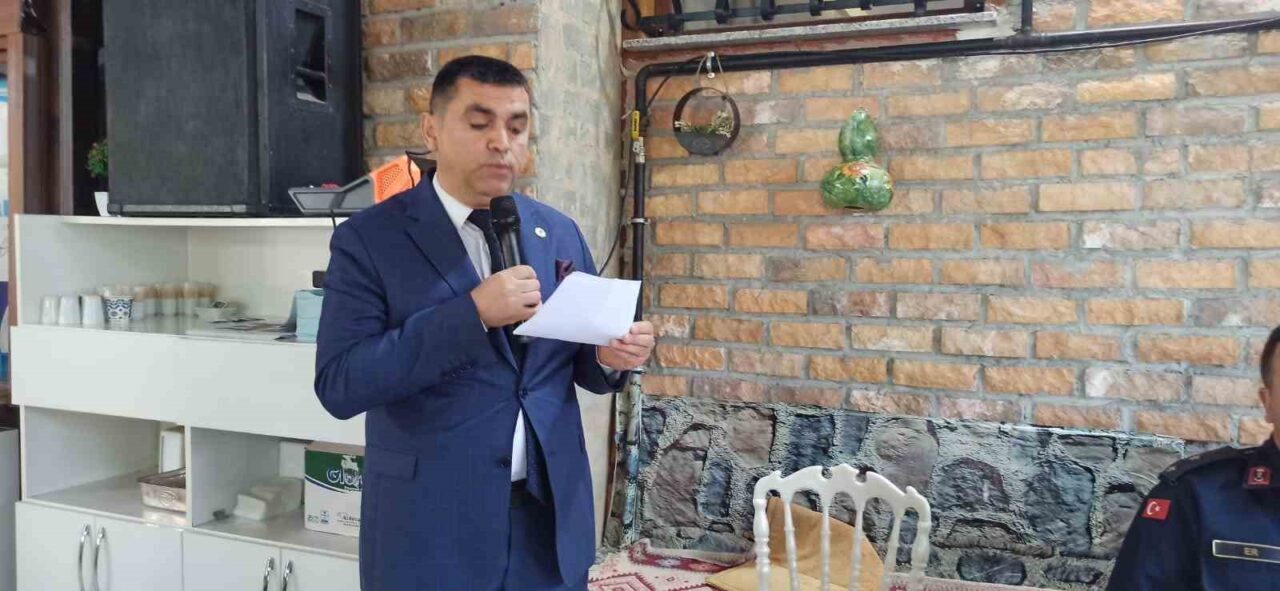 Zonguldak’ın Devrek İlçesi'nde, 19 Ekim Muhtarlar Günü dolayısıyla düzenlenen kahvaltı