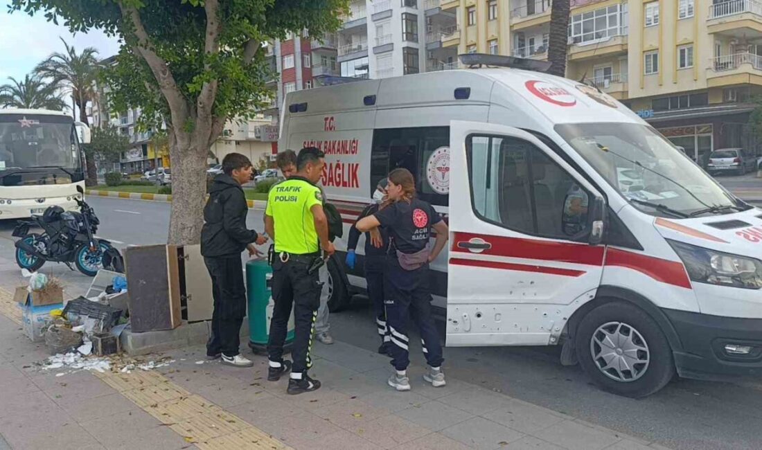 Antalya'nın Manavgat ilçesinde motosikletle otomobile çarpan Muhammed Kaan Y., yaralanarak