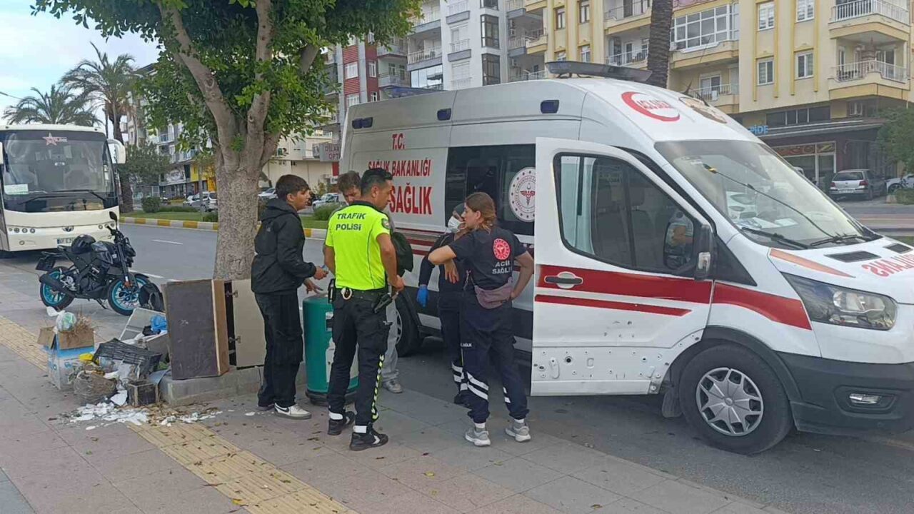 Antalya'nın Manavgat ilçesinde motosikletle otomobile çarpan Muhammed Kaan Y., yaralanarak