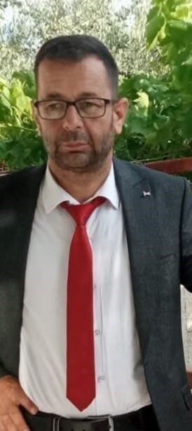 Manisa'nın Selendi ilçesinde Rasim Özdemir (44) kullandığı traktörün devrilmesi sonucu