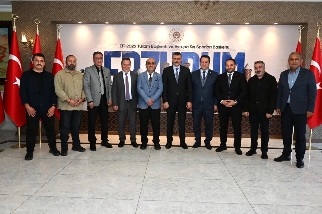 Doğu Anadolu Gazeteciler Federasyonu ve Cemiyeti yönetimi, Erzurum Valisi Mustafa