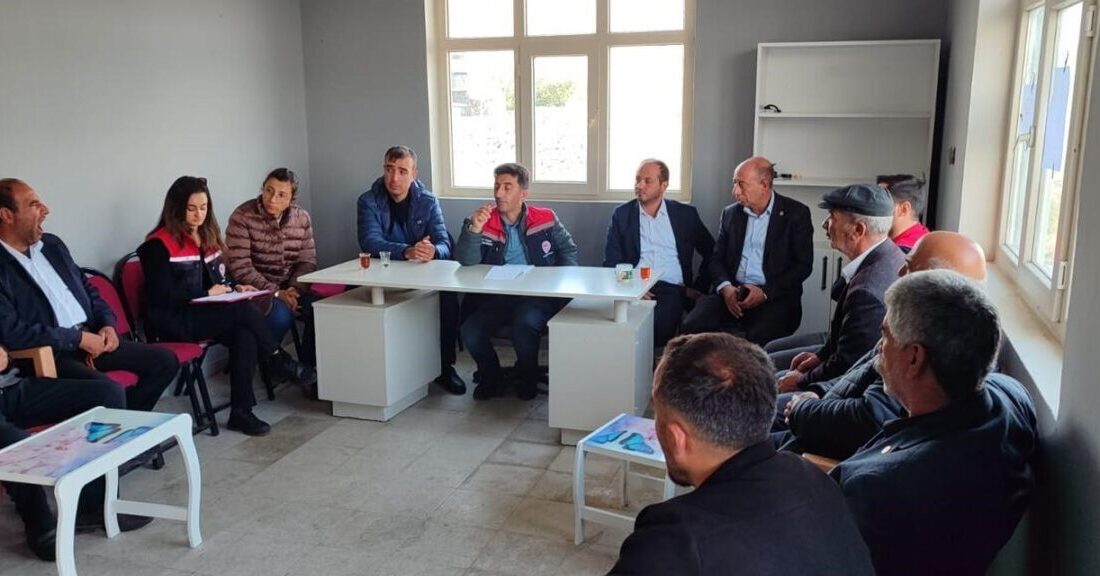 Kars Tarım ve Orman Müdürlüğü, Digor'daki Kocaköy'de çiftçilere toprak analizi,